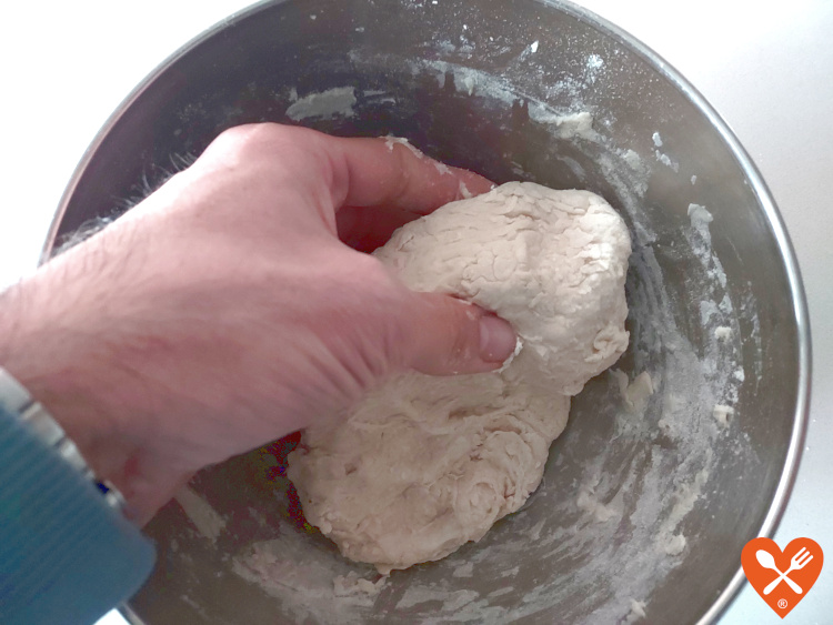 Cómo hacer una masa de pizza esponjosa paso a paso - formar