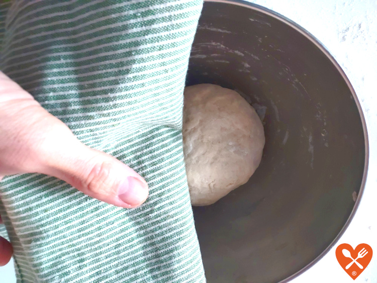 Cómo hacer una masa de pizza esponjosa paso a paso - reposo
