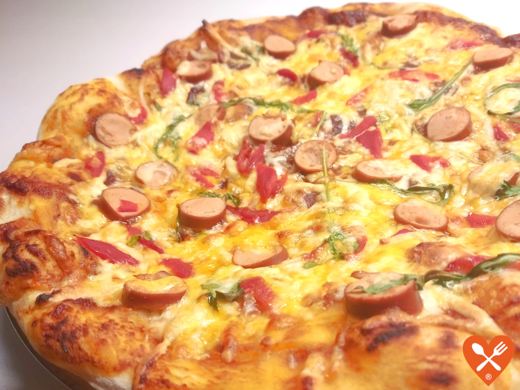 Cómo hacer pizza esponjosa de Salchichas