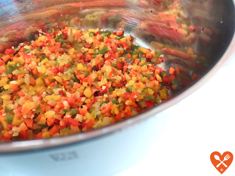 Sofrito de verduras para hacer lentejas de la abuela