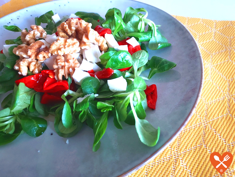 Recetas de Cenas fáciles - Ensalada de Canónigos, Nueces y Pimientos del Piquillo