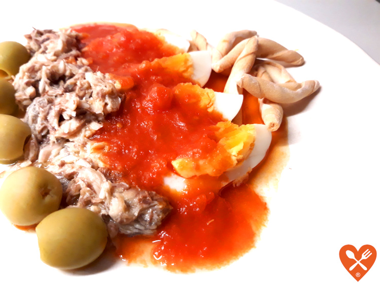 Recetas de Cenas fáciles - Huevos Cocidos con Tomate