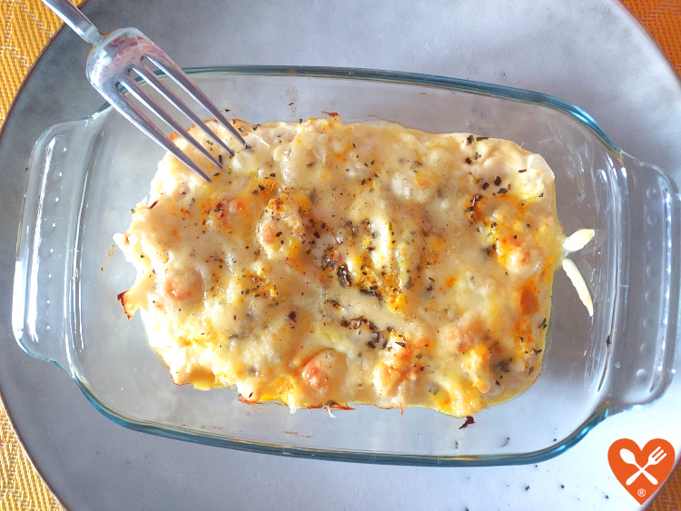 Cómo hacer coliflor gratinada con langostinos sin bechamel