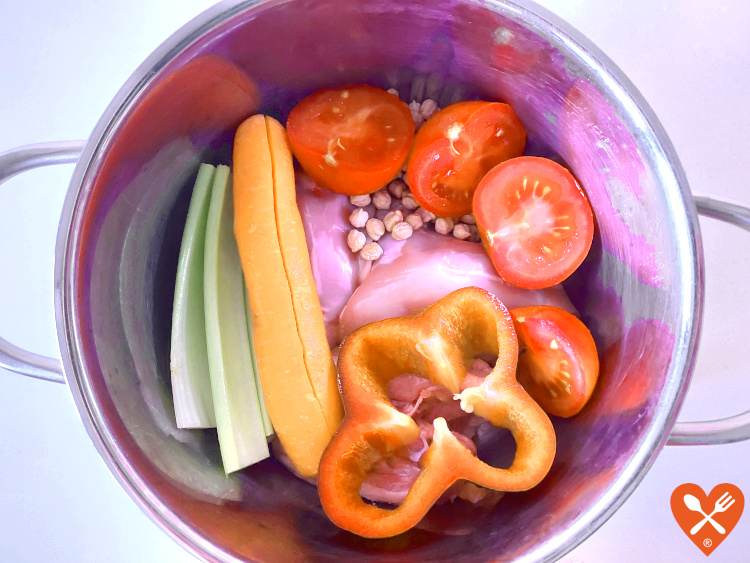 Receta para hacer caldo de pollo con verduras y garbanzos