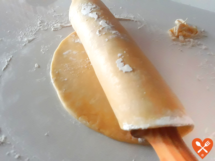 Cómo enrollar masa de empanada gallega tradicional para moverla