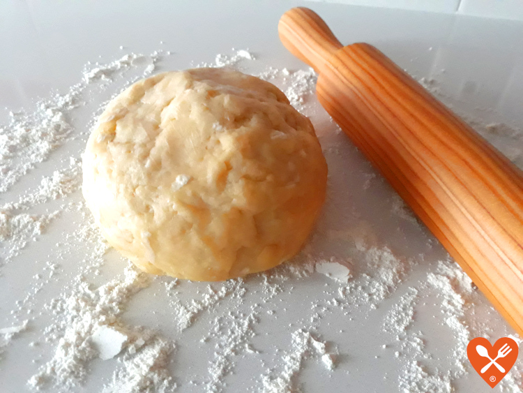 Formar masa de empanada gallega tradicional