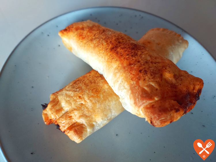 Recetas: flautas de hojaldre rellenas de caballa, huevo y tomate