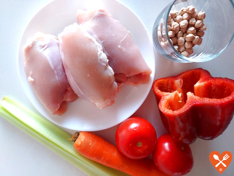 Qué ingredientes necesito para hacer caldo de pollo con verduras