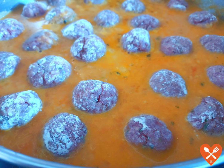 Cómo hacer salsa de cebolla al curry para albóndigas fácil y rápida