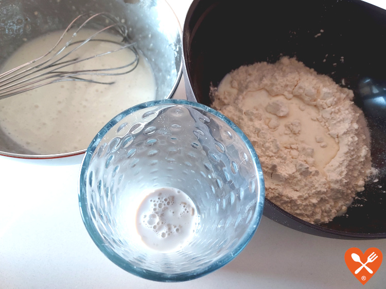 Ingredientes para la masa de bollos suizos esponjosos caseros